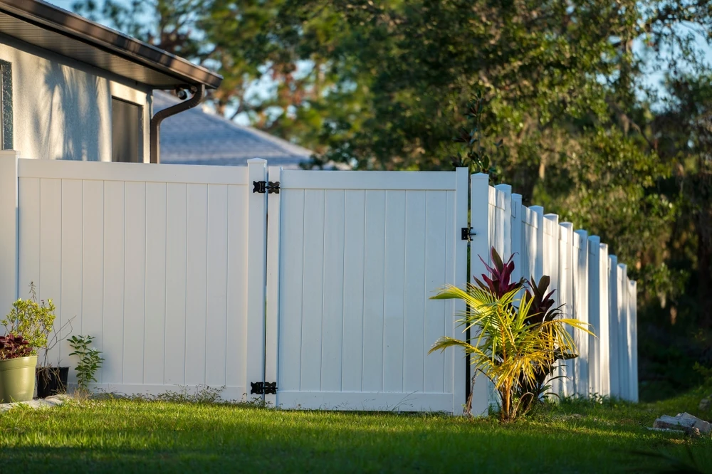 Fence Anchorage Homes - Alaska Landworks